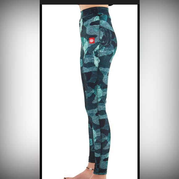 686 | Smarty Floral Base Layer from the Cargo Pants 3 in 1 | Sz Medium - Picture 2 of 5
